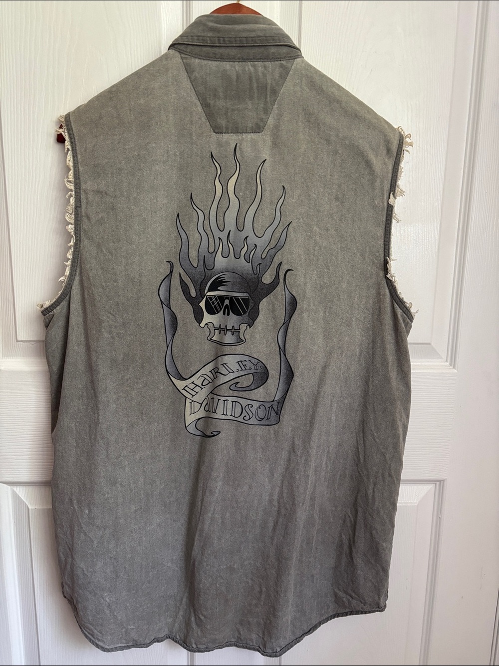 Harley-Davidson Gray Frayed Sleeveless Denim Button Down Shirt Skull Rider Sz L